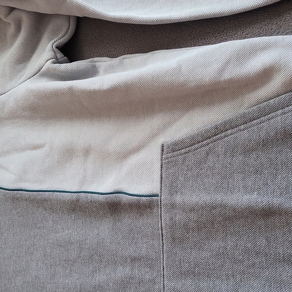 Nwt Under Armour sweatshirt - Picture 2 of 6